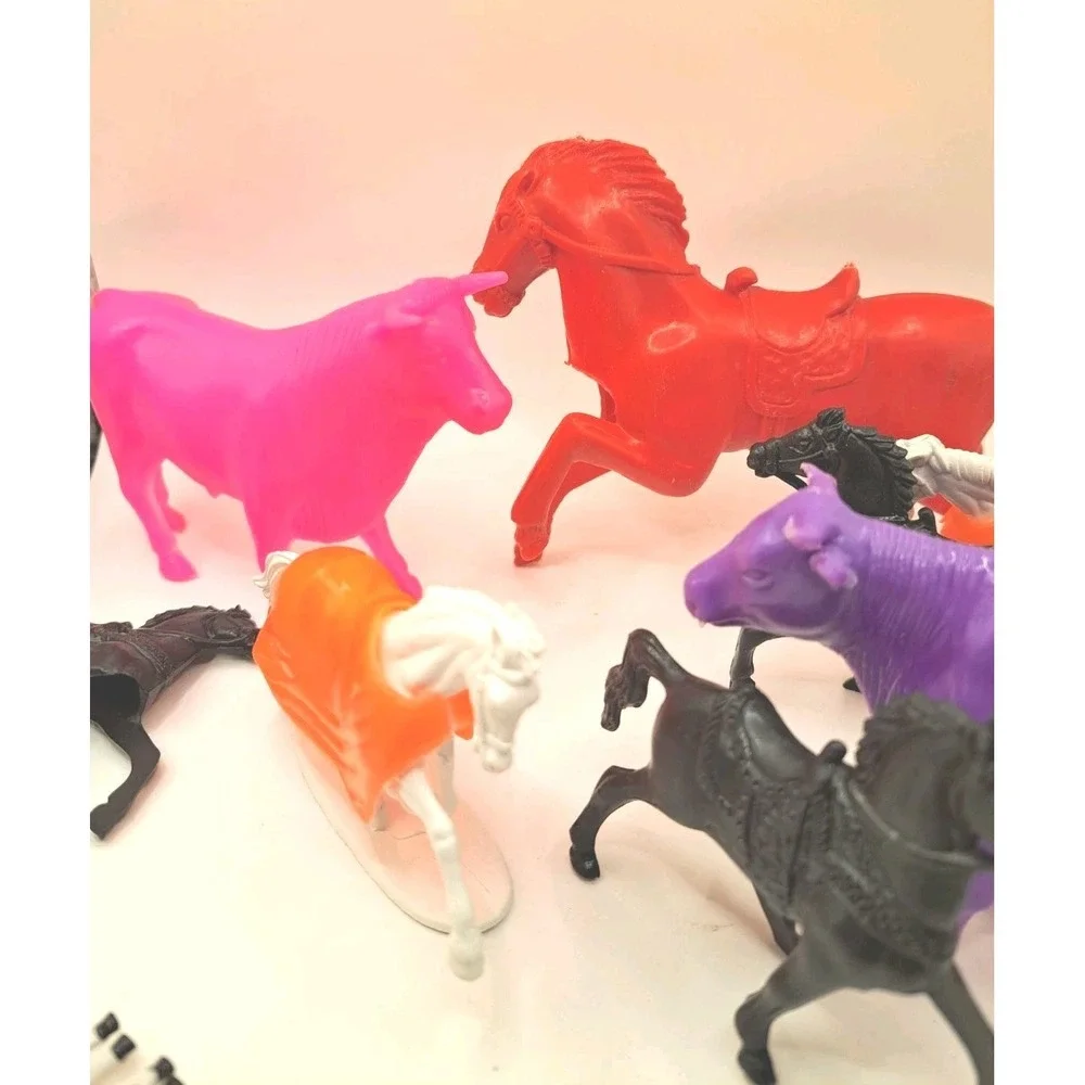 Vintage Unbranded Mixed Lot of 18 Plastic Horses Cows Toys Figures Cake Toppers